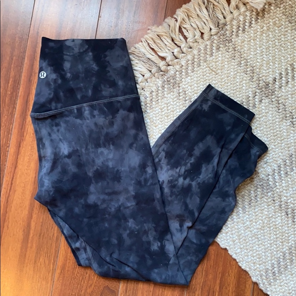 Lululemon gray tie dye diamond dye aligns 25”